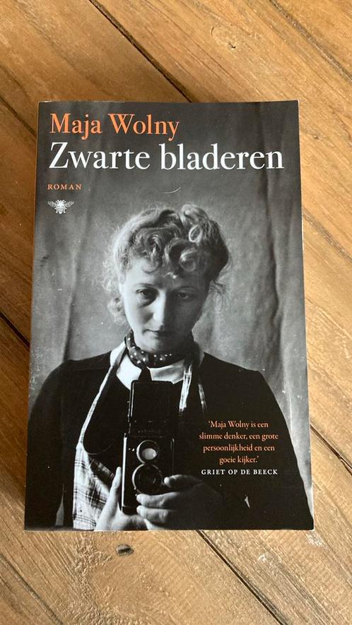Maja Wolny - Zwarte bladeren, Boeken, Literatuur, Zo goed als nieuw, Ophalen of Verzenden