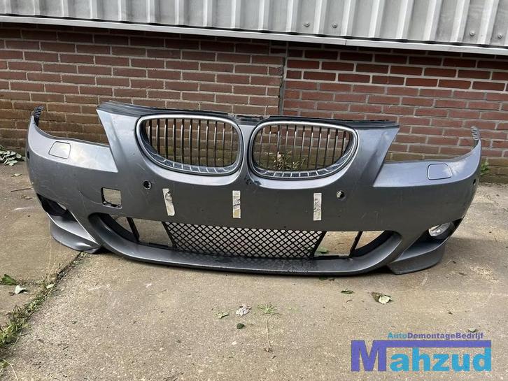 BMW E60 5 SERIE Grijs voorbumper M sport bumper 2001-2010, Auto-onderdelen, Carrosserie, Bumper, BMW, Voor, Gebruikt