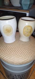 2 grijze antieke zandstenen glazen, Ophalen