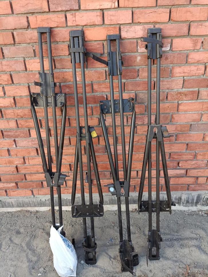 Fietsendragers (4) voor op dak Volvo., Auto diversen, Fietsendragers, Gebruikt, Dakdrager, 3 fietsen of meer, Ophalen