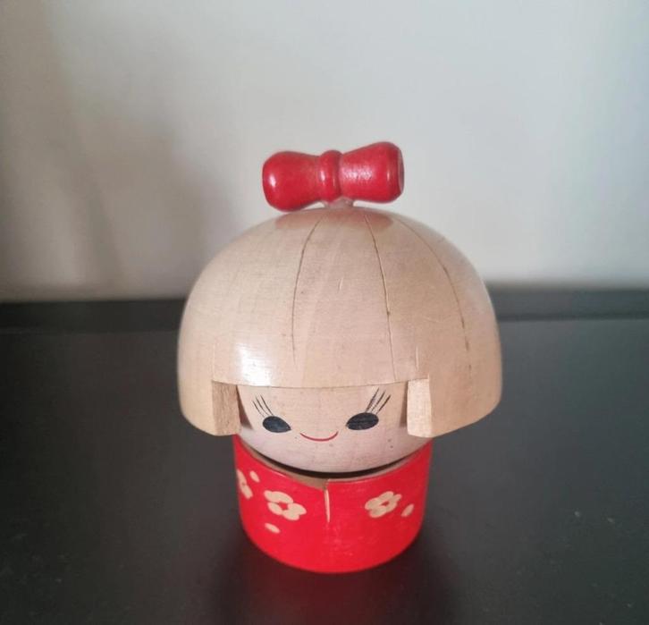 Leuke Peko-Chan Kokeshi van Shiun, Antiek en Kunst, Kunst | Beelden en Houtsnijwerken, Verzenden