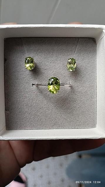 Ensemble en argent massif avec peridot naturel  disponible aux enchères