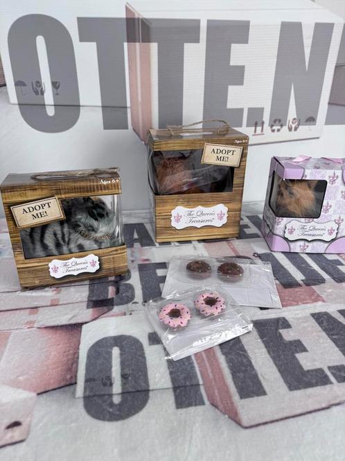 3X The Queen's Treasures Adopt Me hond kat poppen - Queens, Verzamelen, Koningshuis en Royalty, Ophalen of Verzenden