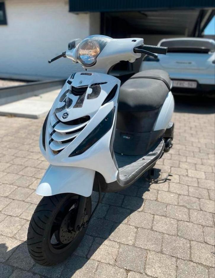 Witte sp kappen zip 4takt, Fietsen en Brommers, Scooters | Piaggio, Zo goed als nieuw, Zip, Klasse A (25 km/u), Benzine, Ophalen