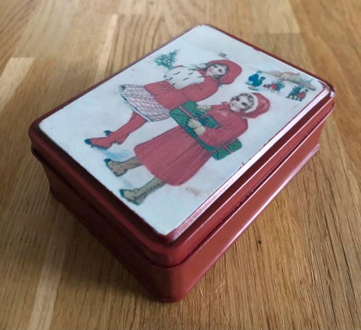 blikken doosje kersttafereel 8x10x4,5 cm, Verzamelen, Blikken, Zo goed als nieuw, Ophalen of Verzenden