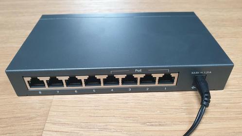 Tp-link TL-SG1008P switch met 8 poorten, Computers en Software, Netwerk switches, Gebruikt, Ophalen