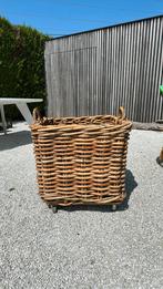 Hout mand , dekentjes mand, Huis en Inrichting, Woonaccessoires | Schalen en Manden, Ophalen, Mand, Vierkant, Zo goed als nieuw