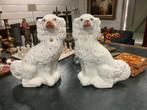 2 mooie grote aardewerk hondjes Engeland 37 cm  hoog 95 euro, Ophalen