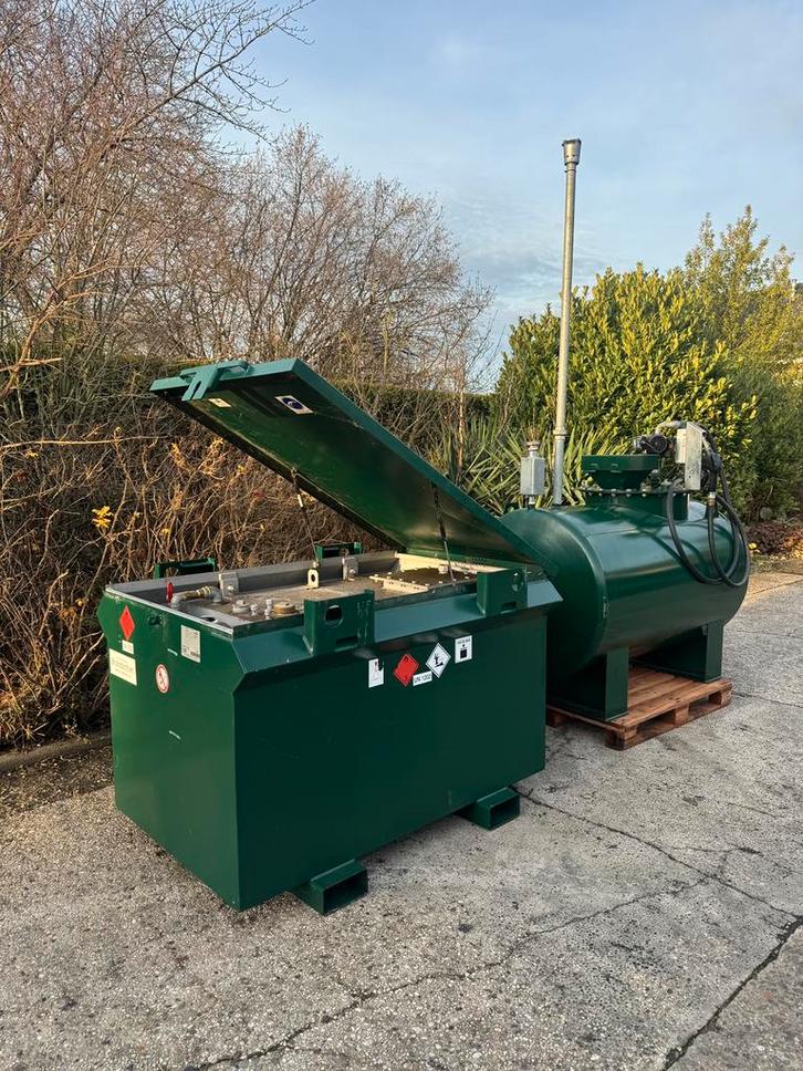 Mobiele dieseltank met elektrische pomp NETTE STAAT, Doe-het-zelf en Bouw, Aggregaten, Ophalen