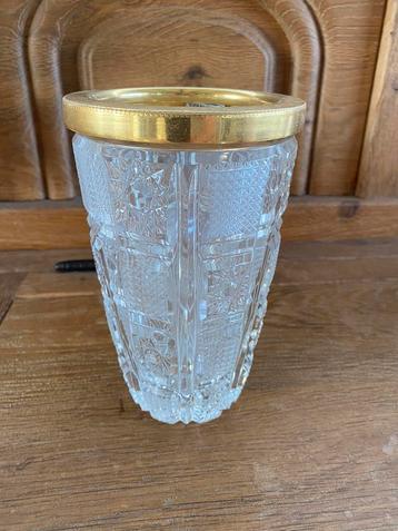 Vase en cristal russe  disponible aux enchères