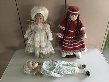 3 belles poupées à l'ancienne en très bon état pour 20 euros