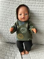 339. Babyborn: Nieuwe hoodie met smiley’s + zwarte broek, Kinderen en Baby's, Speelgoed | Poppen, Ophalen of Verzenden, Nieuw
