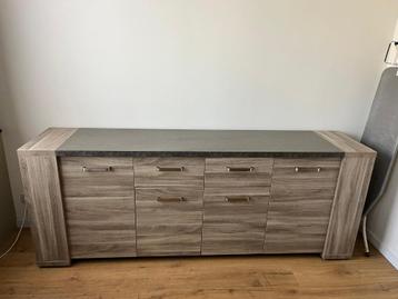 Dressoir beschikbaar voor biedingen