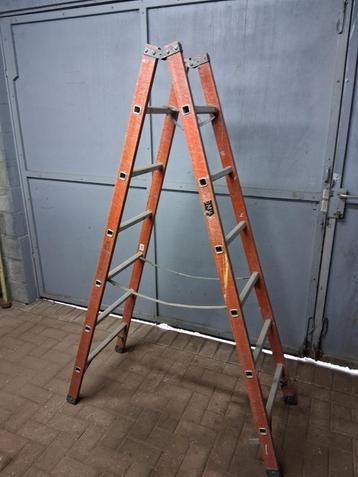 Polyester vouwladder beschikbaar voor biedingen