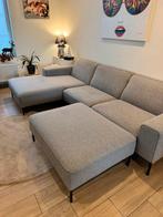 Grijze hoeksalon MET poef op hoge zw poten, Huis en Inrichting, Ophalen, Gebruikt, Stof, Modern