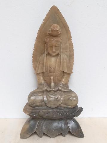 Bouddha en pierre dure