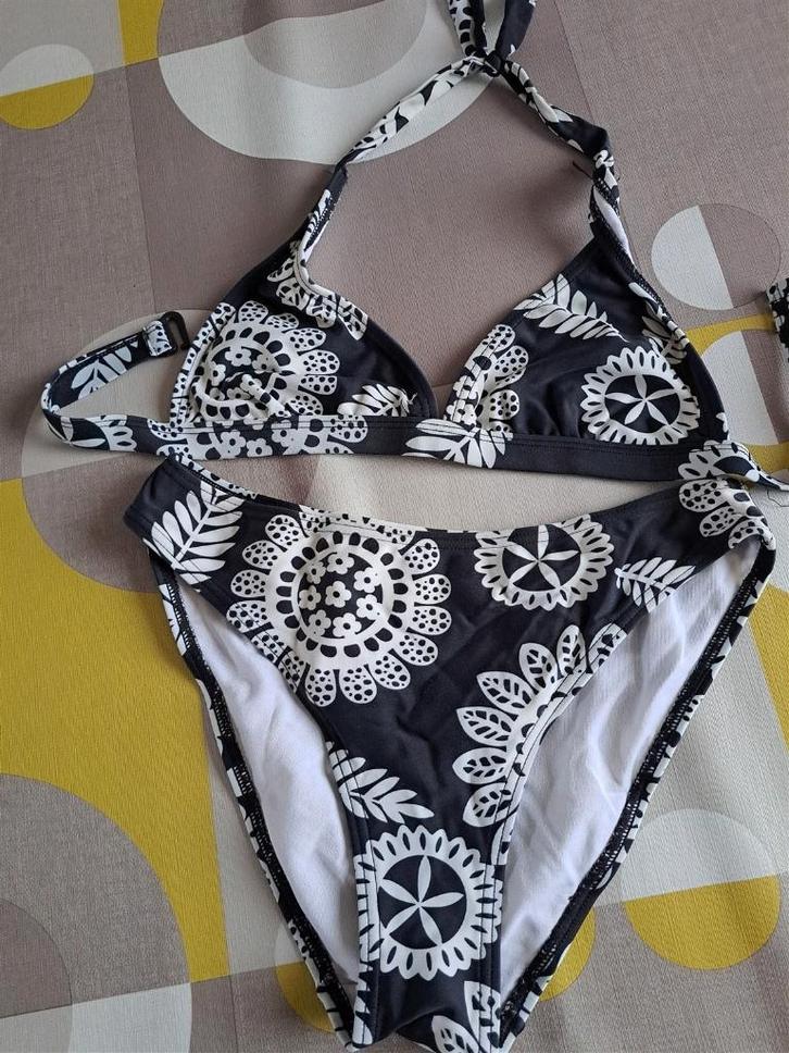 Bikini zwart-wit maat 38, Kleding | Dames, Badmode en Zwemkleding, Zo goed als nieuw, Bikini, Wit, Ophalen of Verzenden