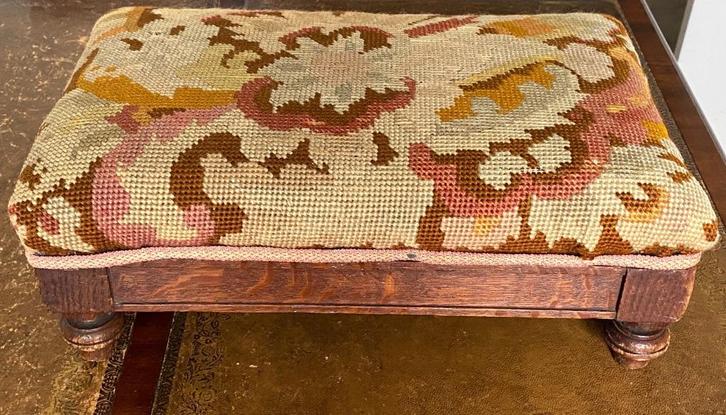 Oude 19e-eeuwse houten voetsteun of kruk, Antiek en Kunst, Antiek | Woonaccessoires, Ophalen of Verzenden