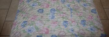 2 lappen bloemetjesstof 2M270 X 330 en 110 X 220 beschikbaar voor biedingen