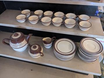 theeservies  jaren  40-50 beschikbaar voor biedingen