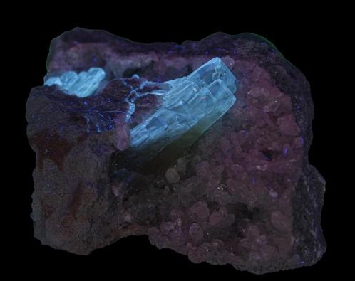 **TOP**  BARIET kristalgroep UV uit Engeland, Verzamelen, Mineralen en Fossielen, Mineraal, Ophalen of Verzenden