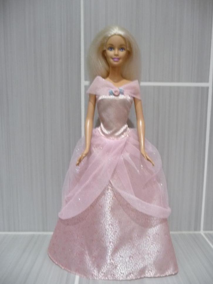 barbie cinderella, Enfants & Bébés, Jouets | Poupées, Utilisé, Barbie, Enlèvement