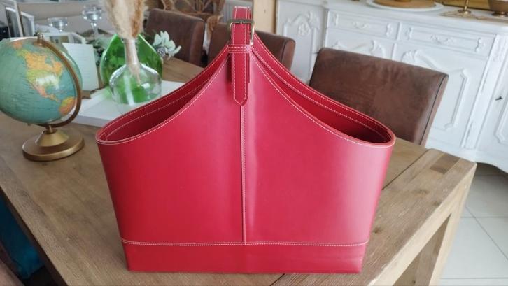 Joli panierporte magazines revues journaux simili cuir rouge, Huis en Inrichting, Woonaccessoires | Krantenbakken en Lectuurbakken