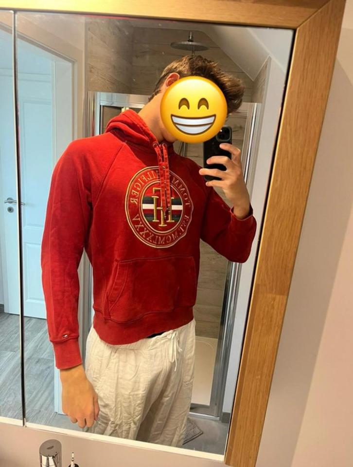 Tommy Hilfiger rode hoodie - Zo goed als nieuw - Maat M, Kleding | Heren, Truien en Vesten, Zo goed als nieuw, Maat 48/50 (M)