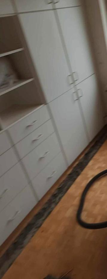 Gratis deurtjes uit dressroom sterk materiaal geen rommel beschikbaar voor biedingen