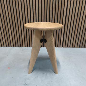 Vitra Tabouret Bois kruk disponible aux enchères