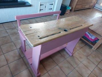 Schoolbank lessenaar roze beschikbaar voor biedingen