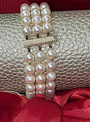 3 RIJIGE AKOYA PARELS ARMBAND MET 18 KARAAT GOUDEN SLOT beschikbaar voor biedingen