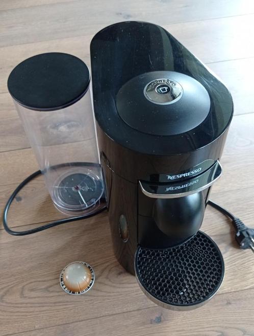 Koffiemachine NESPRESSO Vertuo, Elektronische apparatuur, Koffiezetapparaten, Zo goed als nieuw, Koffiepads en cups, Koffiemachine