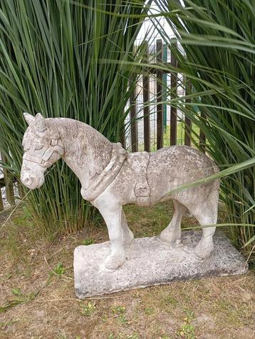 Mooi Groot oud Betonnen Paard .. Hoogte 57 CM .. AFGEPRIJSD  beschikbaar voor biedingen