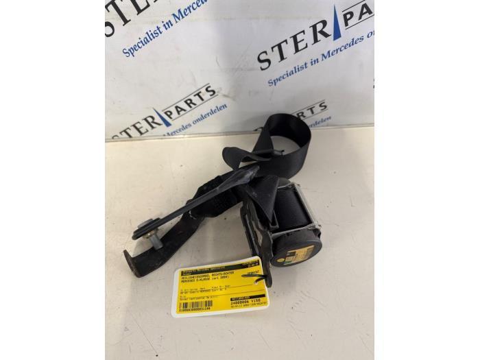 Veiligheidsgordel rechts-achter van een Mercedes E-Klasse, Auto-onderdelen, Interieur en Bekleding, Mercedes-Benz, Gebruikt, 3 maanden garantie