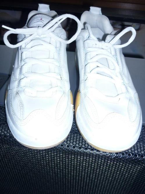 Sneakers, witte indoorsportschoenen P: 41 unisex, Kleding | Dames, Schoenen, Zo goed als nieuw, Wit, Ophalen of Verzenden