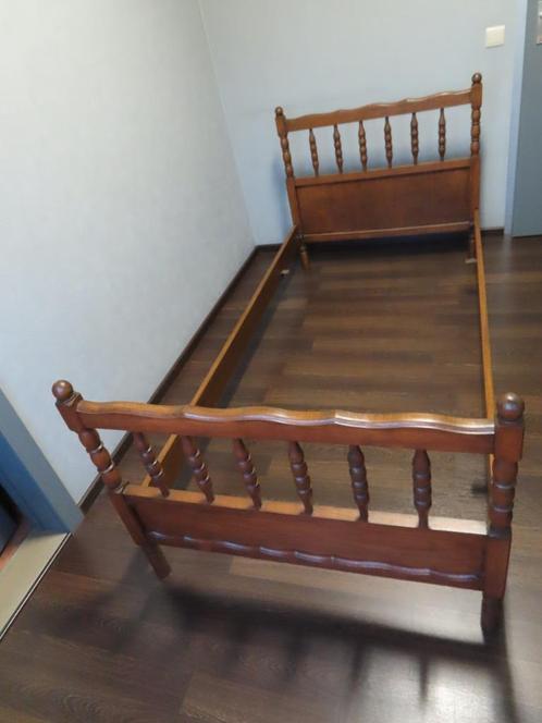 BRETOENS EENPERSOONSBED, Huis en Inrichting, Slaapkamer | Bedden, Zo goed als nieuw, Eenpersoons, 100 cm, 210 cm, Hout, Bruin