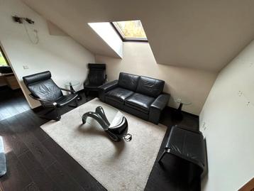 lederen woonkamer 1 3-zitsbank 2 fauteuils+voetsteun beschikbaar voor biedingen