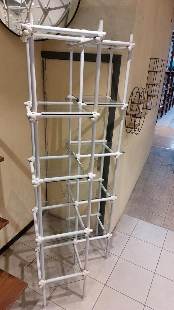 Présentoir professionnel métal + étagères en verre, Huis en Inrichting, Kasten | Stellingkasten, Ophalen