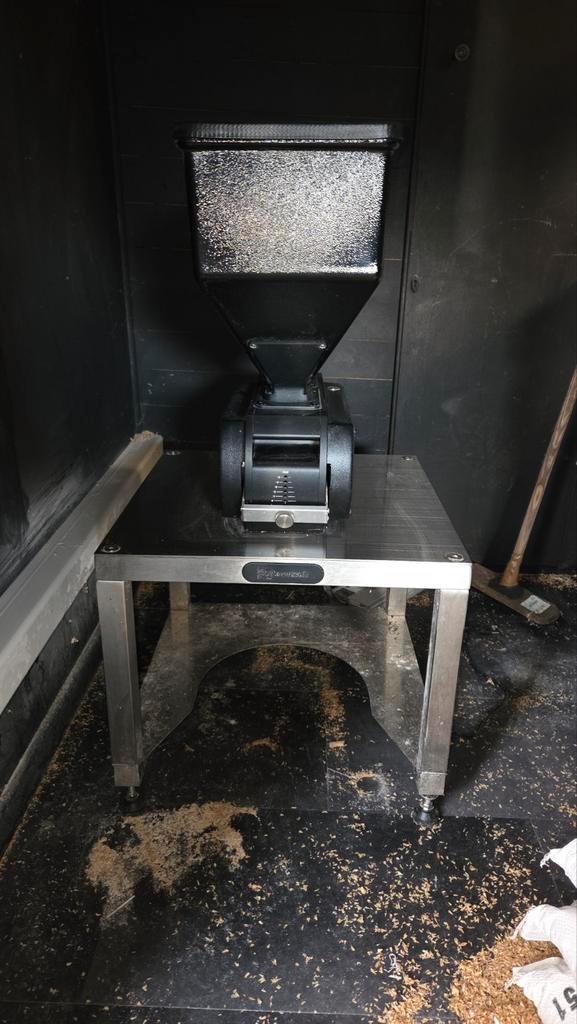 Ss brewtech schroter met grain mill cart, Jardin & Terrasse, Produits de culture, Enlèvement