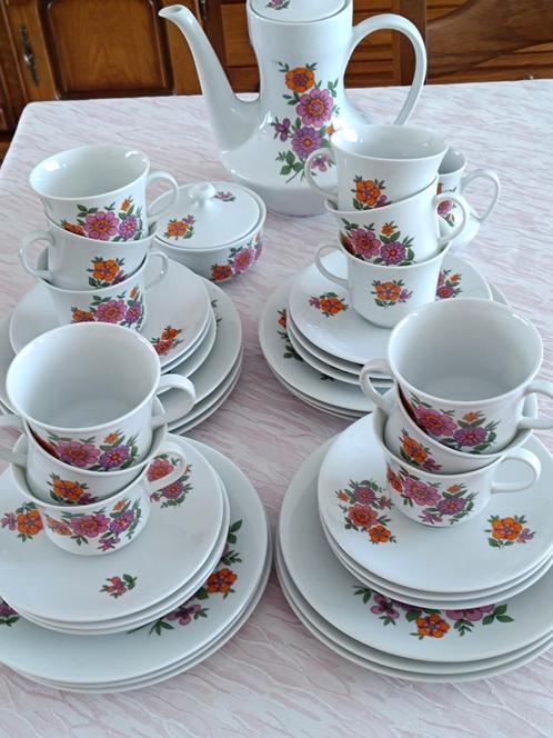 Koffie en eetservies Bavaria Jaegers 69 delig, Verzamelen, Porselein, Kristal en Bestek, Zo goed als nieuw, Compleet servies, Ophalen