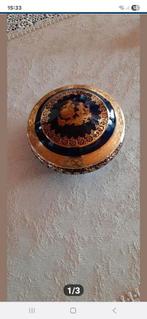 Blauwe Limoges met blad goud .
Er staat een stempel in, Antiek en Kunst, Ophalen