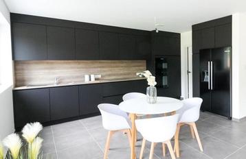 4 witte kuipstoelen beschikbaar voor biedingen