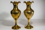 Paire de petits vases en laiton, bords festonnés, Ophalen of Verzenden