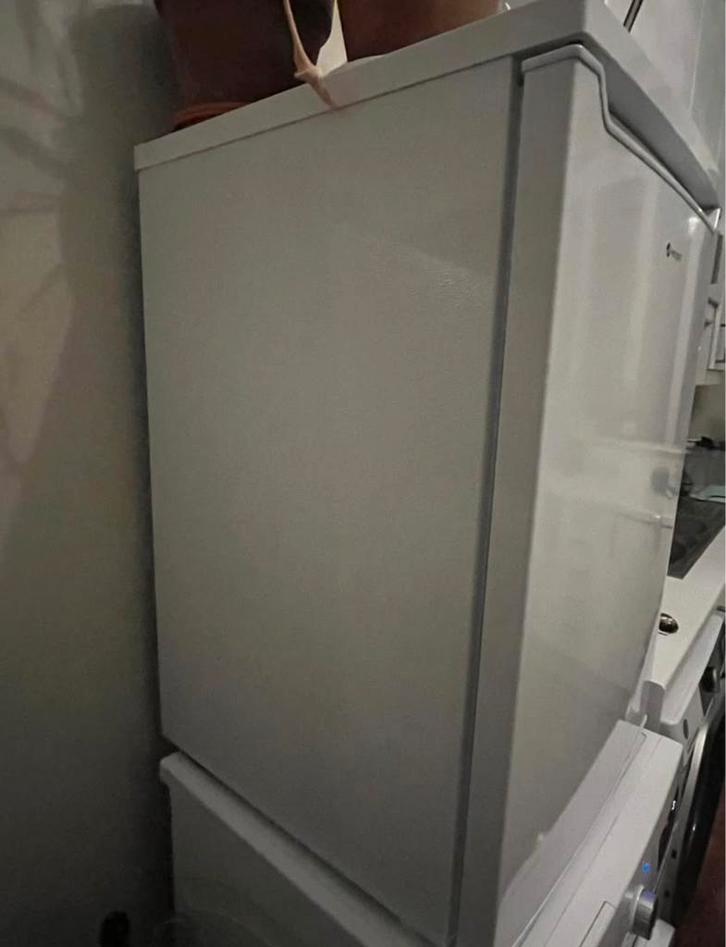 Small fridge, Elektronische apparatuur, Koelkasten en IJskasten, Zo goed als nieuw, Met vriesvak, 85 tot 120 cm, 45 tot 60 cm