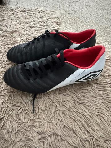 Umbro voetbalschoenen maat 42 beschikbaar voor biedingen