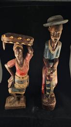 Afrikaans Houten beeld man en vrouw gesneden & geschilderd, Enlèvement ou Envoi