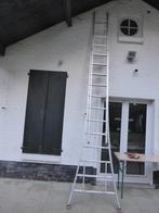 alu ladder merk solide 2 x 12 treden  kan haaks gezet worden, Doe-het-zelf en Bouw, Ladders en Trappen, Ophalen, Gebruikt, Ladder