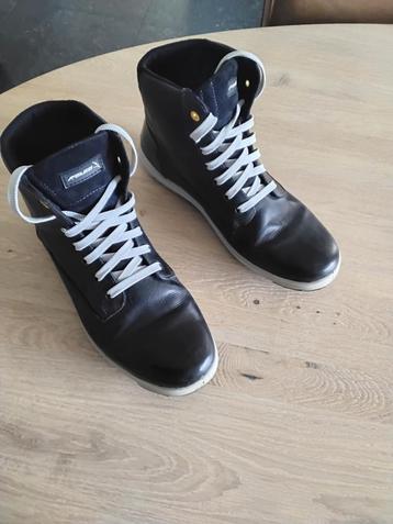 Vespa of motor schoenen met enkels bescherming  beschikbaar voor biedingen