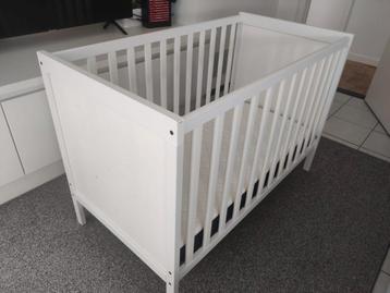 IKEA kinderbedje, ledikant, babybed met Multicare matras beschikbaar voor biedingen
